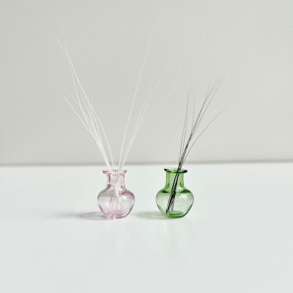 Miniature Glass Whisker Vase (Smooth)