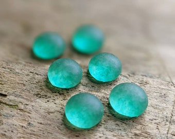 6 Recycled seaglass cabochons (emerald green) (8mm) for mosaics or jewellery making. Hand shaped, delicately frosted and flat backed.