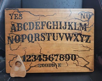 Tablero de ouija fractal quemado, tallado y relleno de epoxi