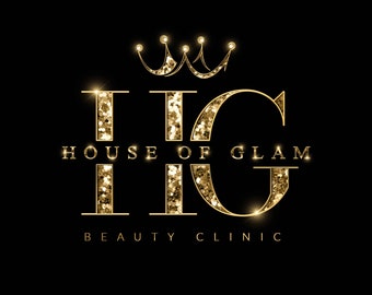 Pode incluir: Logotipo dourado com glitter para uma clínica de beleza chamada "House of Glam". O logotipo apresenta uma coroa acima das letras "HG" em uma fonte em negrito e brilhante. O texto "Beauty Clinic" aparece abaixo do logotipo.