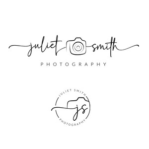 以下が含まれることがあります： 「juliet smith photography」という写真事業の白黒ロゴ。ロゴはスタイリッシュなカメラと「juliet smith photography」というテキストを特徴としています。2つ目のロゴは、「juliet smith photography」というテキストと、スタイリッシュなカメラの中に「js」というイニシャルが入った円形です。