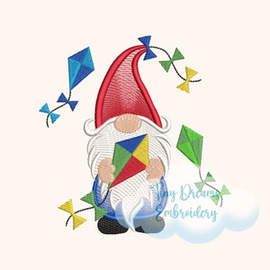 Puede incluir: Un gnomo rojo y blanco sosteniendo una cometa colorida. El gnomo está rodeado de cometas azules, verdes y amarillas.