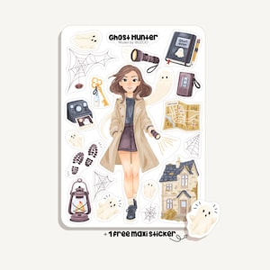 Peut inclure: Une planche d'autocollants intitulée Ghost Hunter Muses by IBUZOO représentant un personnage en trench-coat tenant une lampe torche, entouré de fantômes, d'une toile d'araignée, d'une clé, d'un appareil photo, d'une lanterne et d'une maison.