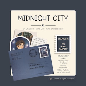 Könnte beinhalten: Ein Schreibwaren-Set zum Thema Midnight City mit einem dunkelblauen Umschlag mit der Aufschrift Midnight City Postal Service, einem Sticker einer Person, einem Dienstplan-Notizzettel und einer Briefmarke mit Schlüsselsymbol. Text: Chapter 02 The Hotel Manager.