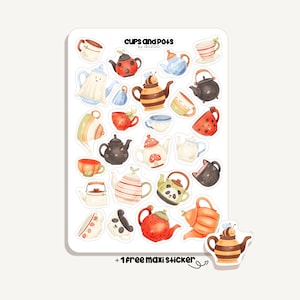 Op de afbeelding: Een stickervel met verschillende theepotontwerpen, waaronder een lieveheersbeestje, een bij en een panda. De tekst "CUPS and POTS by IBUZOO" staat bovenaan. Inclusief een bonussticker.