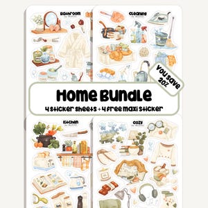 Può includere: Un set di quattro fogli di adesivi con un maxi adesivo gratuito, con illustrazioni ad acquerello di temi legati alla casa. I fogli includono temi bagno, pulizia, cucina e accogliente, con il testo "Home Bundle" e "You save 20%."