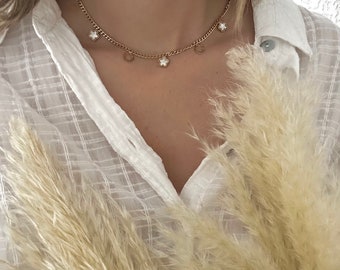 Collier fleur nacré blanc doré