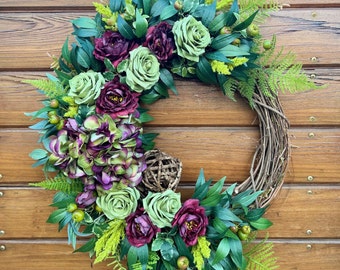 Magenta and green wreath for all seasons. Year round wreath for front door. Purple and green wreath. Valentine's Day classy wreath.