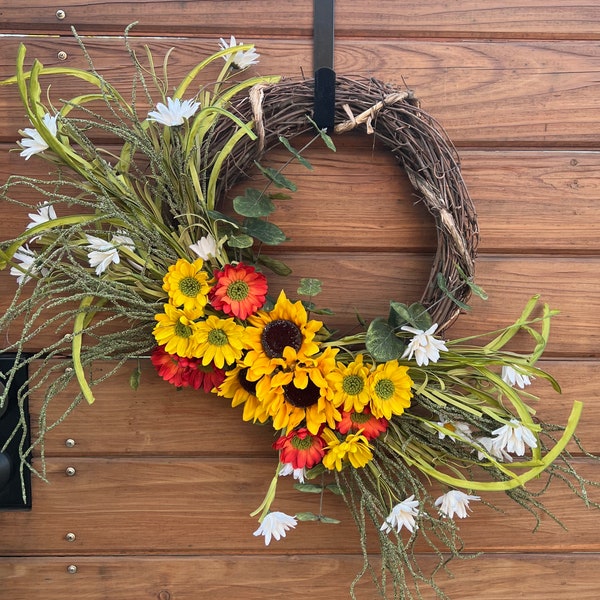 Rustic summer and fall wreath for outdoor. Sunflower wreath. Boho wreath. Farmhouse decor. Autumn flowers wreath for front door.