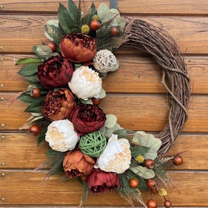 Boho chic collection: farmhouse year round faux wreaths. Daisies, dahlias, roses, sunflowers in natural hues. Multiple designs