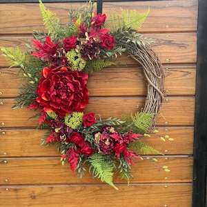 High end Red and green wreath with optional sign. Elegant gift. Year-round red roses and hydrangeas. Romantic wreath. Valentines day gift