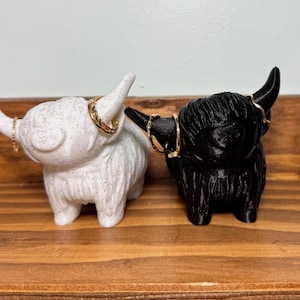 Cute Ring Holder, Highland Cow Ring Holder, Cute Jewelry Dish, Ring Stand, Ring Display, Jewelry Display, Jewelry Dish, Wedding Ring Holder, Ring holder, Womens Ring Holder, Mens Ring Holder, Girls Ring Holder, Boys Ring Holder, Cowboy Ring Holder, Country Ring Holder, Ring Holder for Cowboys, Cowboy Gifts, Cowgirl Ring Holder, Highland Cow Decor, Farmhouse Jewelry Dish, Farmhouse Ring Holder, Simple Ring Holder, Fun Ring Holder, Nightstand Decor, Nightstand Ring Holder, Nightstand Jewelry Dish