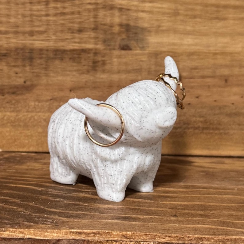 Highland Cow Ring Holder Cute Ring Holder Unique Ring Holder Cute Ring Stand Ring Display Jewelry Display Jewelry Dish Highland Cow Decor 画像 1