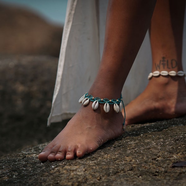 Cowrie Shell Anklet  // Beach bohemian macrame ankle bracelet / tropical summer jewelry