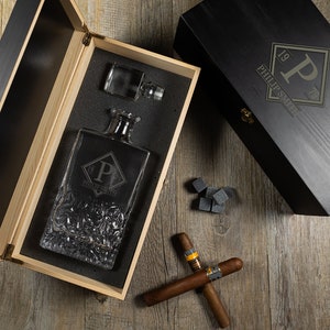 Personalised Diamond Monogram Icy Spirits Decanter in a Black Wooden Gift Box, Gifts for Him, Gifts for Husband, Boyfriend Gift, Man Gifts image 1