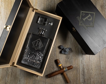 Personalised Diamond Monogram Icy Spirits Decanter in a Black Wooden Gift Box, Gifts for Him, Gifts for Husband, Boyfriend Gift, Man Gifts