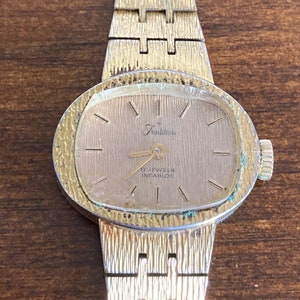 Broken Tradition Ladies Watch 17 Jewel