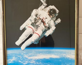 ポスター ブルース・マッキャンドレス - 史上初の宇宙遊泳 1984 - Etsy