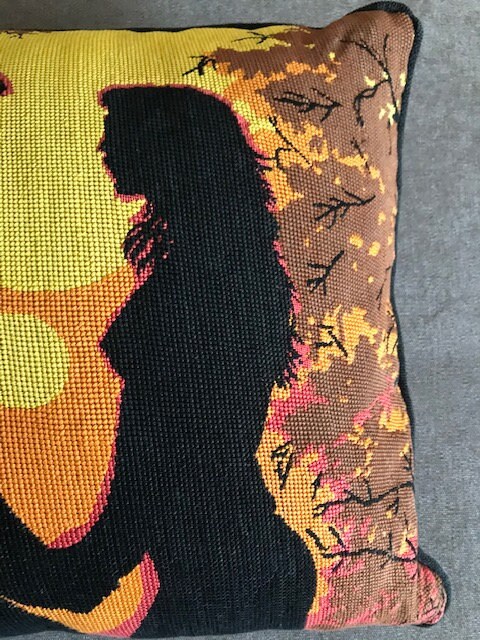 レトロな刺繍の恋人たちの枕 - Etsy 日本