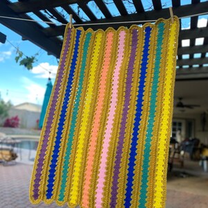 Vintage 1970s mini Afghan for lap, baby, kids, accent, or throw blanket