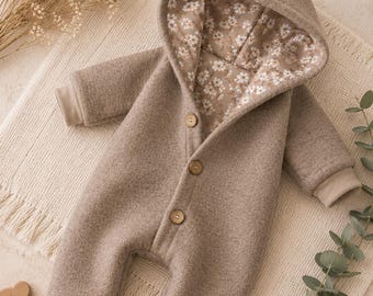 Kuscheliger Walkoverall für Babys & Kinder - in verschiedenen Farben erhältlich / Vintage Blossom