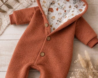 Walkoverall Baby aus Wollwalk mit Kapuze / gefütterter Overall / Baby & Kleinkinder Walkanzug / verschiedene Farben Waldpilzen