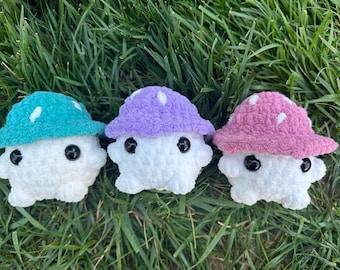 かぎ針編みのマッシュルームボーイのぬいぐるみ、あみぐるみの