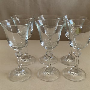 Beverage Stemmed Glass Cups Wine Glass Cups Pressed Pattern Wine Glasses  Goblets 280ml Glass Cups Clear Drinking Glasses Party Brandy Glass Cup -  China Wine Glass Cup and Beverage Stemmed Glass Cups