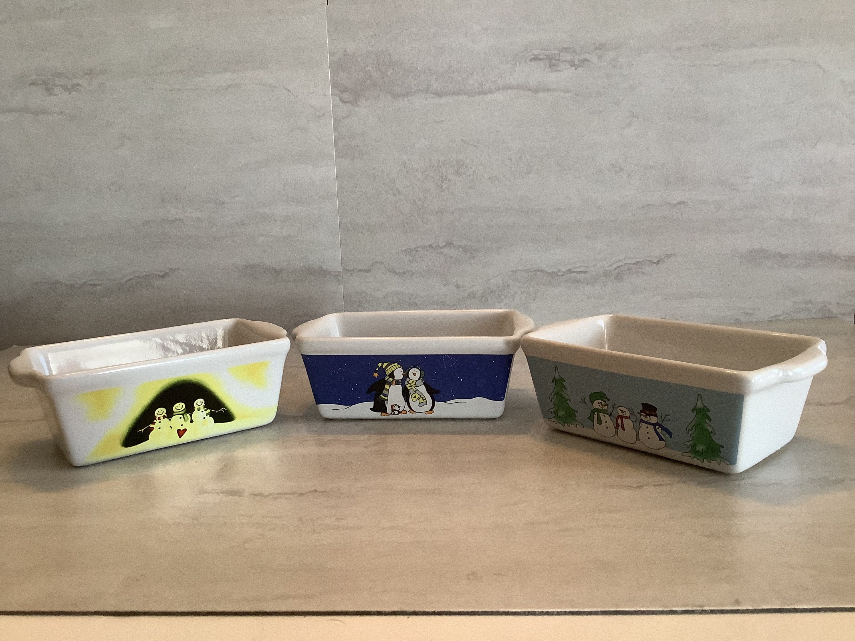 Vintage Garden Ridge Ceramic Mini Loaf Baking Pan in Christmas Theme. Set  of 3 Mini Loaf Pans 