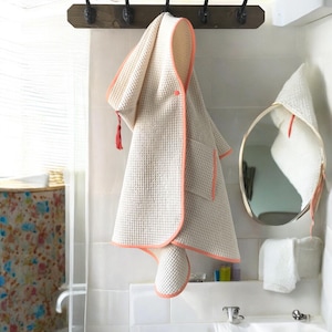 Children&#39;s beach poncho