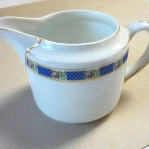 Hutschenreuther Hohenberg Bavaria milk jug. Antique milk jug, vintage milk jug