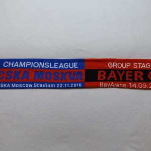 Könnte beinhalten: Rot-blauer Fussballschal mit dem Text "CHAMPIONSLEAGUE CSKA MOSKVA CSKA Moscow Stadium 22.11.2016 GROUP STAGE BAYER 04 BayArena 14.09.2016" darauf gedruckt.