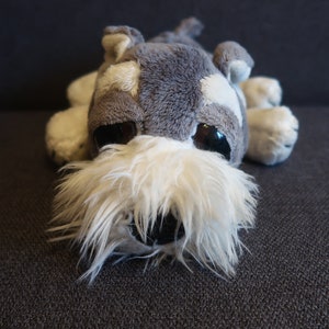 Süßes Hündchen. Plüschtier. Schnauzer grau weiß. Vintage Kuscheltier. Klaus. Russ Beere @ co. Hundeliebhaber Geschenk. realistischer Plüschhund. Gruselige Puppe.