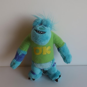Disney Pixar Monsters University Sulley Plush Toy 21cm | James P Sullivan OK Shirt Stuffed Animal | Oozma Kappa Mascot Gift.