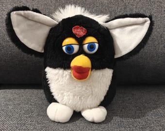 Peluche Furby contraffatto – Betty Hamburg, clone vintage, peluche stile puzzola anni '90, raro oggetto da collezione retrò