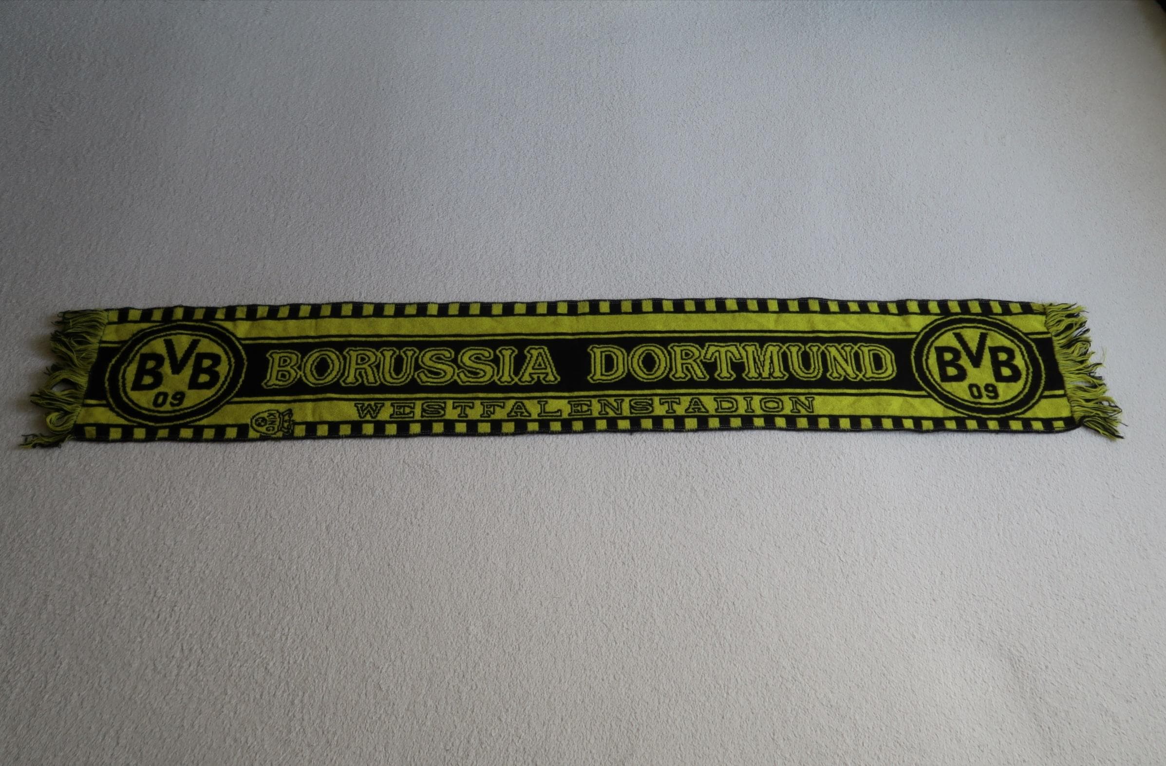 DORTMUND ドルトムント　ドイツ　サッカースカーフ Borussia Dortmund. Original VTG scarf. Lightweight one-sided