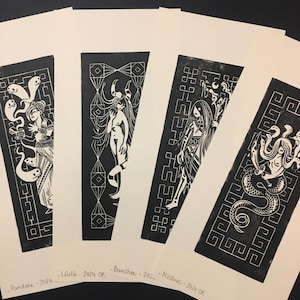 Linolschnitt – Mythologische Porträts – Medusa / Lilith / Banshee / Pandora – Serie von Linolschnitten auf Elfenbeinpapier – Format 14 x 29,7 cm