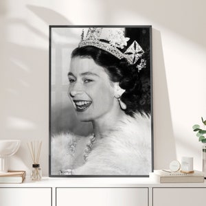 Queen Elizabeth II Portrait Print, Queen Crown , Digital download