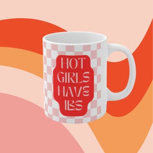 Des filles sexy ont une tasse IBS