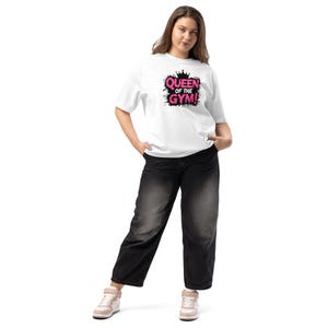 Queen of the Gym Pump Cover - Oversized heavyweight t-shirt
