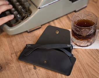 Minimalist Leather Sunglasses Case: Personalized Eyeglasses Sleeve