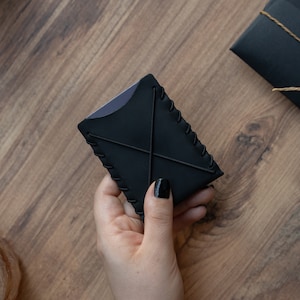 Cartera de cuero más delgada, diseño elástico de cuero genuino, lleva muchas tarjetas, piel suave y fácil de usar. Ideas de regalos únicas para días especiales
