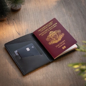 Soporte de pasaporte de cuero genuino, estuche de pasaporte, regalos Wanderlust, billetera del viajero, regalo para ella, regalo para él, estuche de pasaporte personalizado