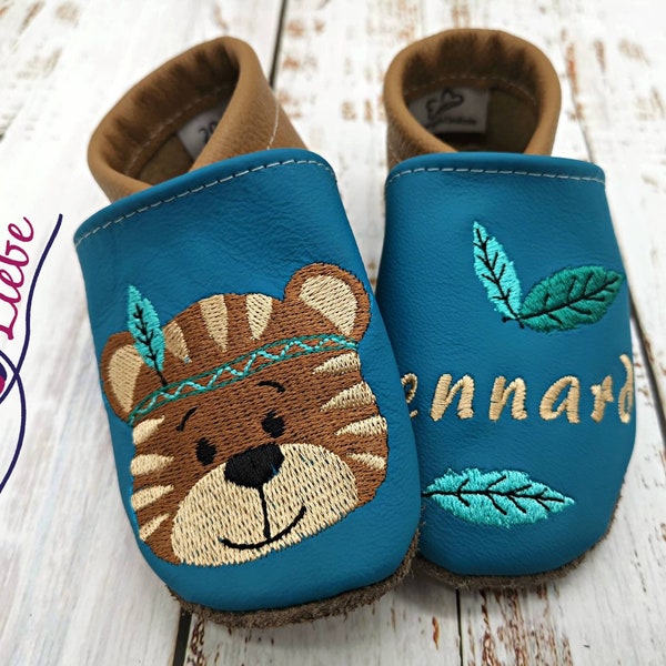 Bio Krabbelschuhe mit Namen für Baby und Kinder (Öko Lederpuschen) mit BOHO-Bär- personalisierte Lauflernschuhe mit Name