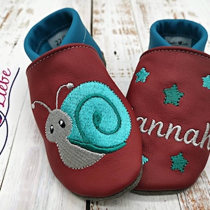 Organic crawling shoes with names for babies and children (eco leather dolls) with snail - personalized first shoes with name
