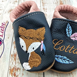 Bio Krabbelschuhe mit Namen für Baby und Kinder (Öko Lederpuschen) mit Fuchs blau- personalisierte Lauflernschuhe mit Name