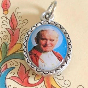 Canonization! St. John Paul II Medal With 2nd Class Free Relic Ex-Indumentis