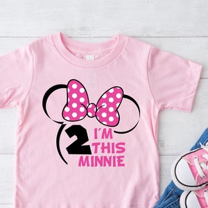 Sono questa maglietta di Minnie per il 2° compleanno, regalo per il 2° compleanno, divertente camicia di Minnie, camicia di compleanno, camicia di Minnie, camicia di Disneyworld, maglietta di compleanno per bambini