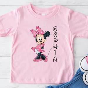 カスタマイズされたミニーマウスTシャツ、面白いミニーシャツ、ディズニーランド旅行シャツ、パーソナライズされたミニーシャツ、ディズニーワールドシャツ、マジックランドシャツ