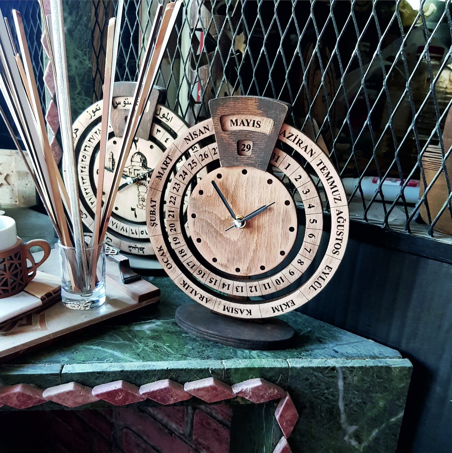 Handcrafted Wooden Desk Clocks With Natural and Rustic Designs to ...